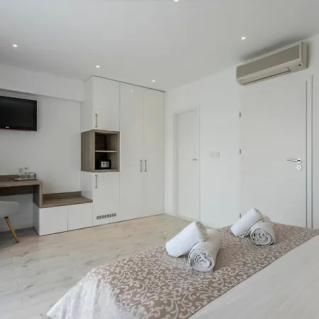 Pansion Casa 3* Podstrana