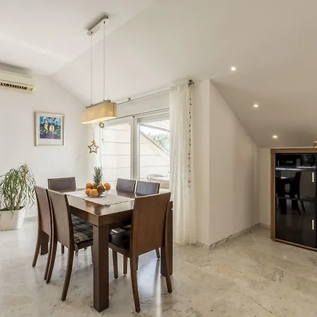 Konukevi Pansion Casa 3*