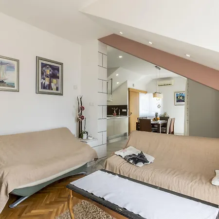 Pansion Casa Konukevi Podstrana